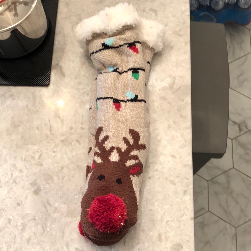 NWOT- fuzzy babba slipper socks